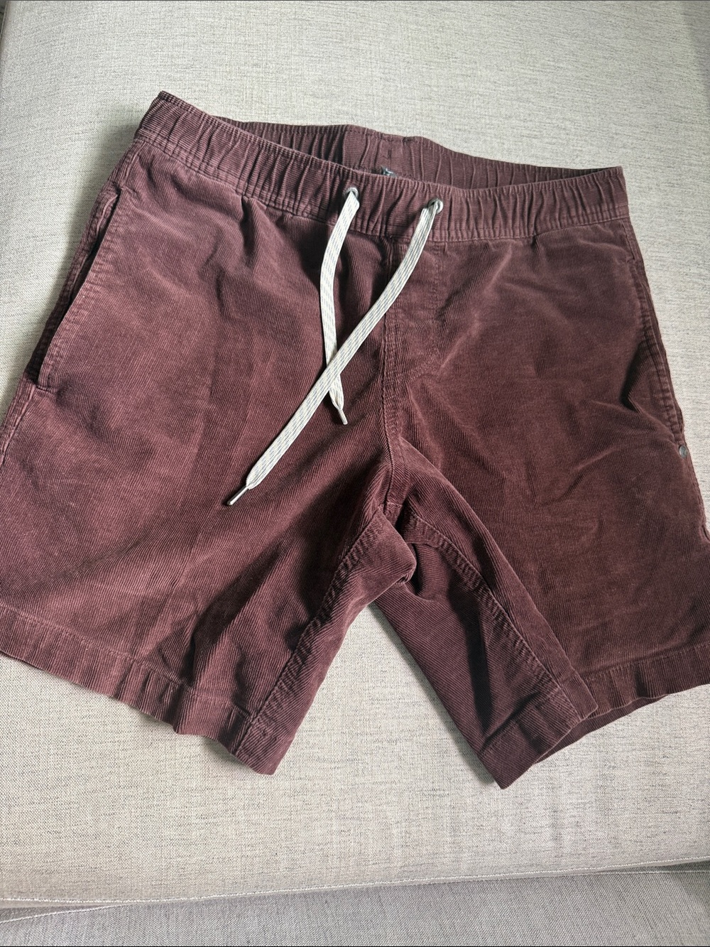 Vuori Men's Drawstring Corduroy Shorts - Burgundy